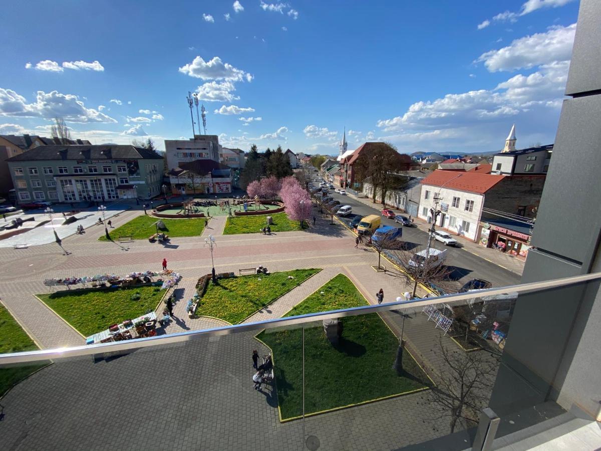 Готель Тячів Exterior foto